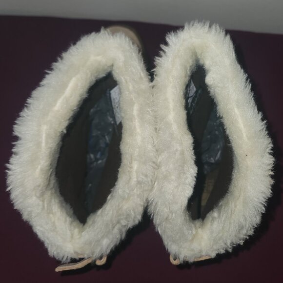 North Face Winter Boots - Picture 5 of 9